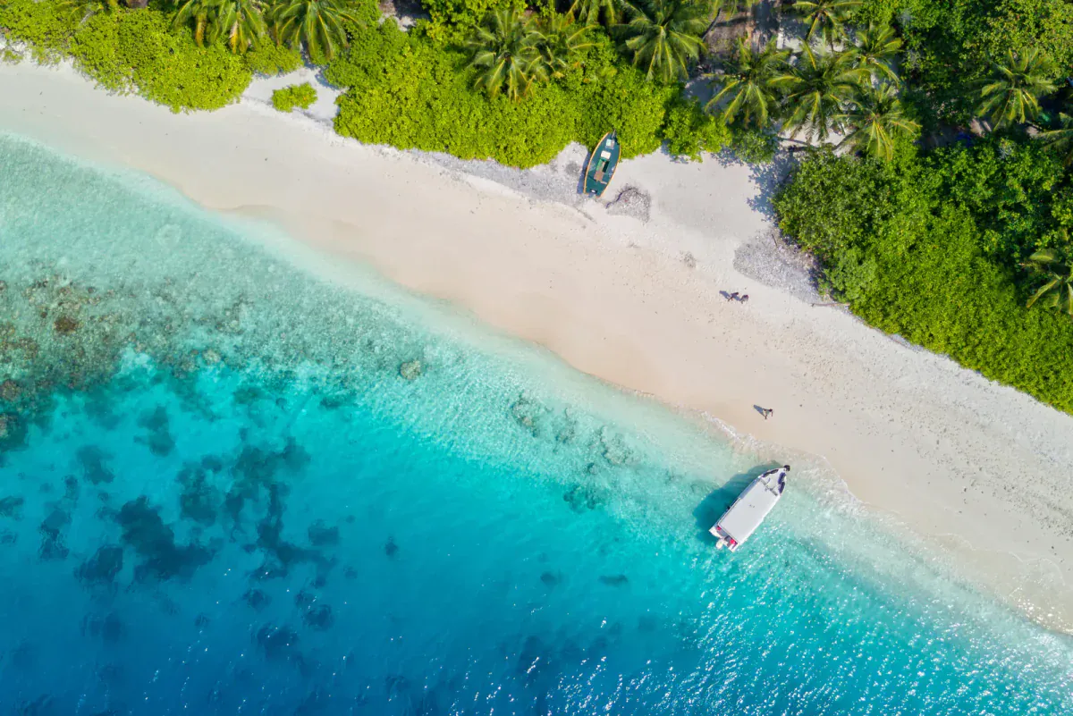 The Himmafushi sandbank at low water