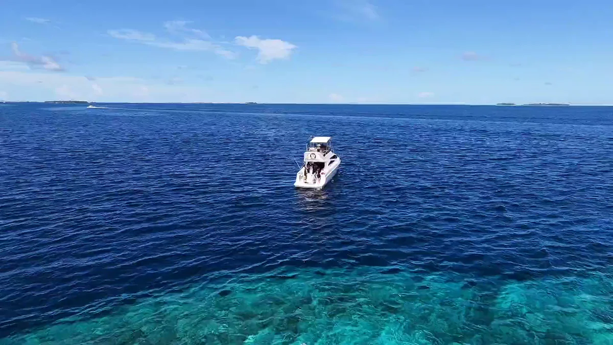 Tiffany Blanc 14 at anchor above a reef edge